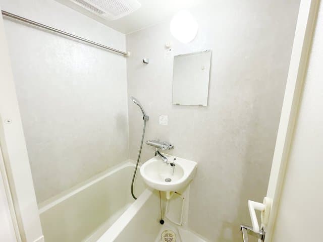 Room image 10