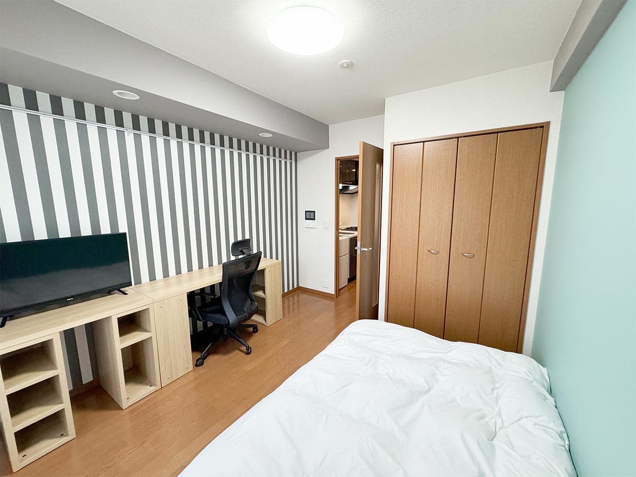 Room image 8
