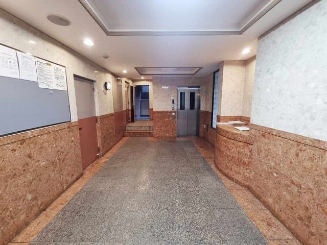 Room image 16