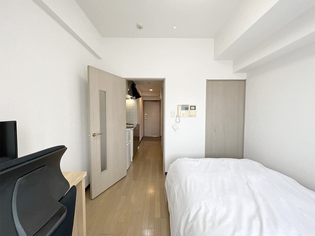 Room image 8