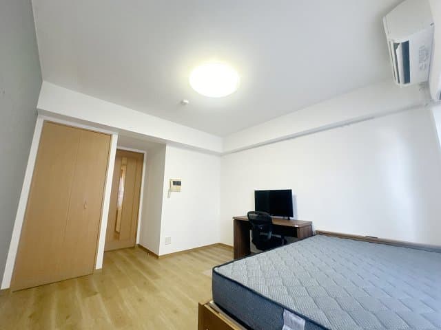 Room image 8