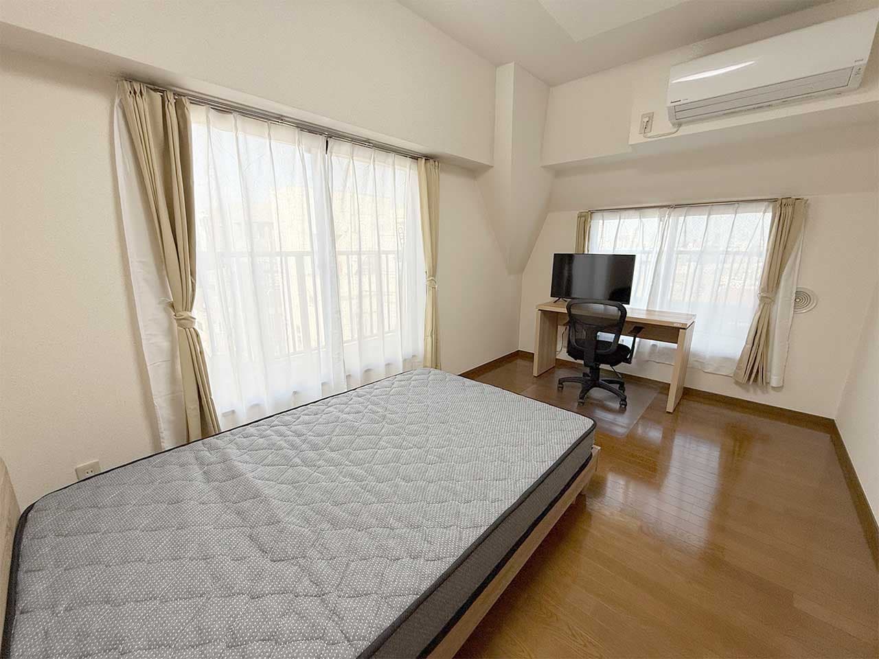 Room image 8