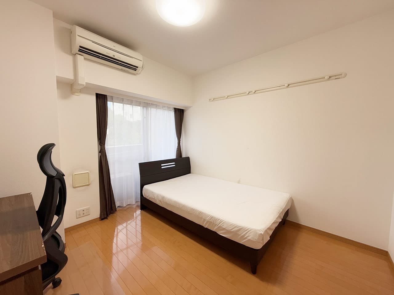 Room image 8