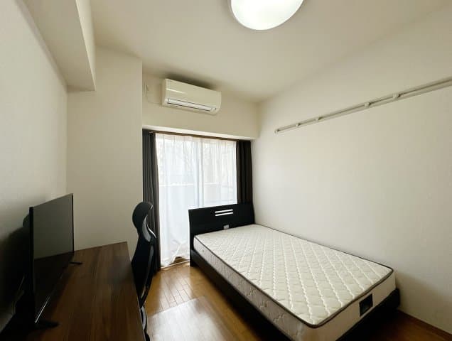 Room image 8