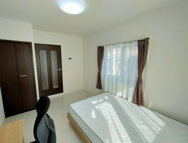 Room image 8