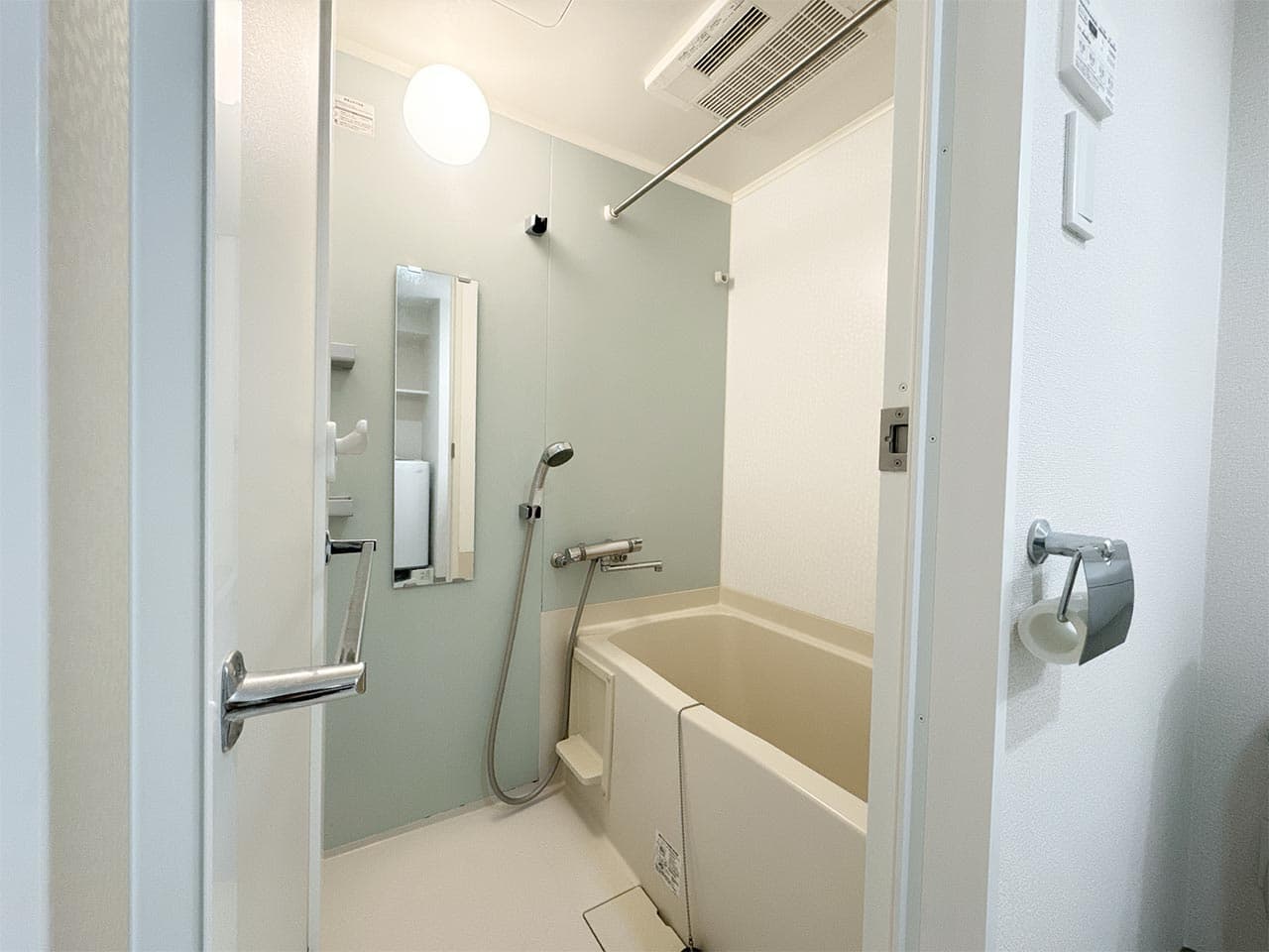Room image 16