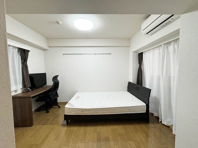 Room image 8