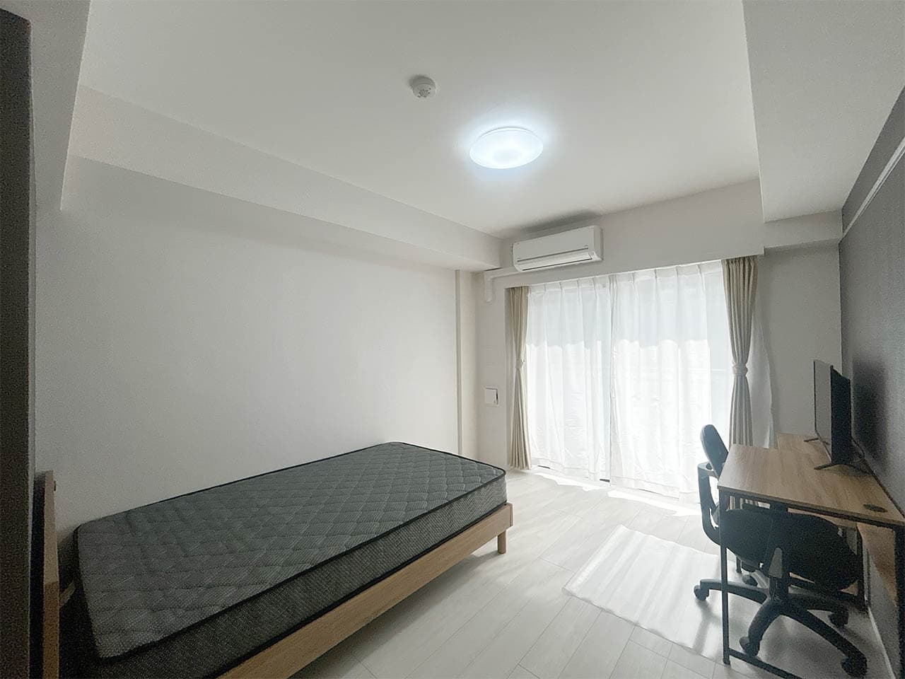 Room image 8