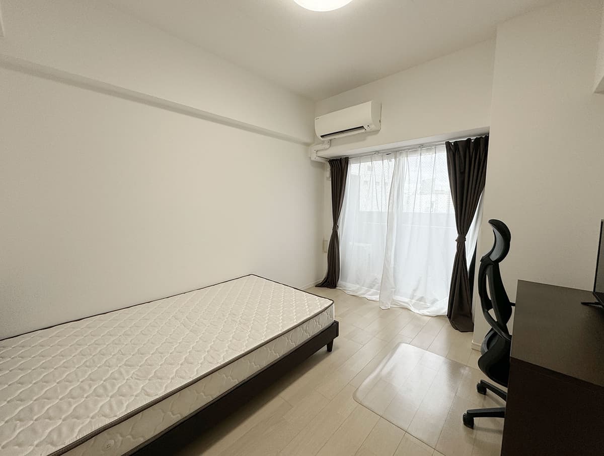 Room image 8