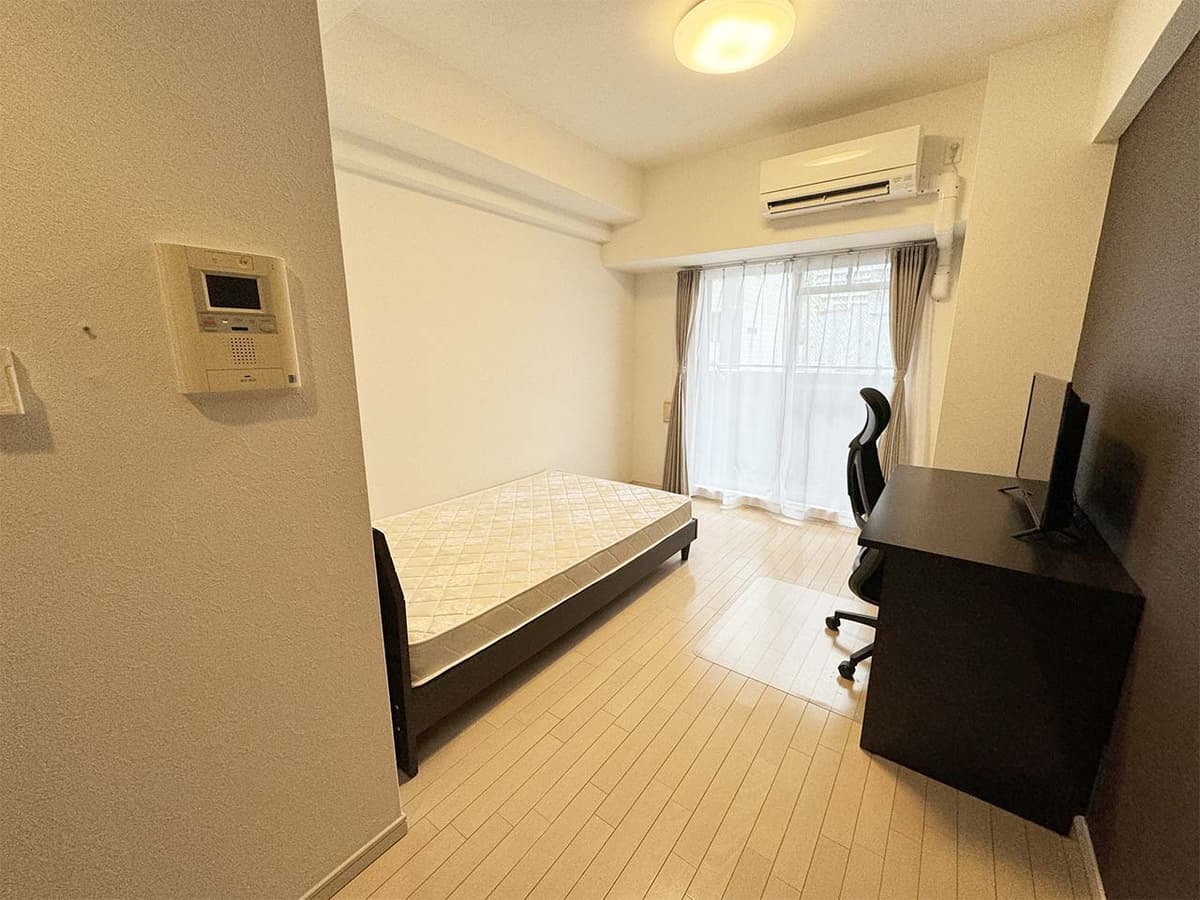 Room image 8