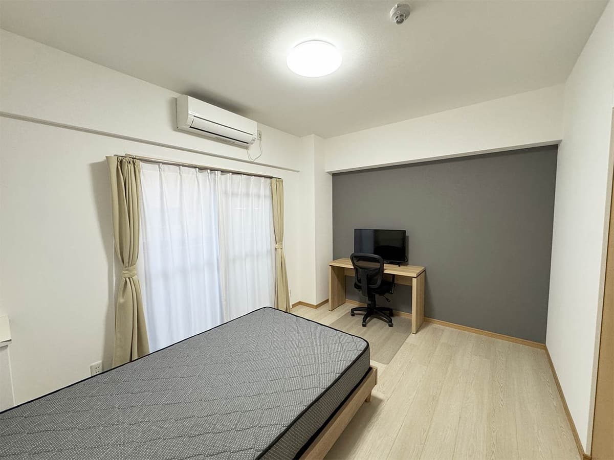 Room image 8