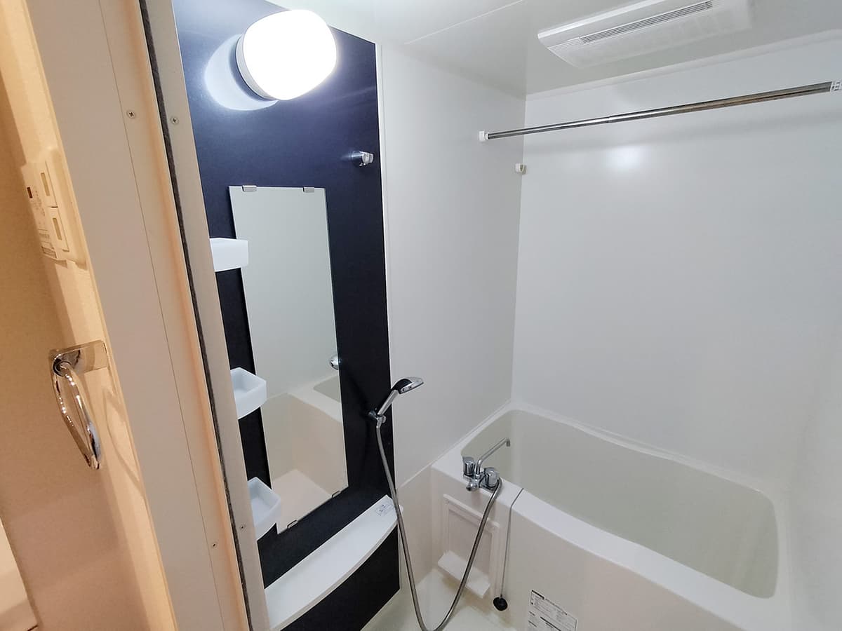 Room image 12