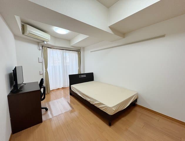 Room image 8