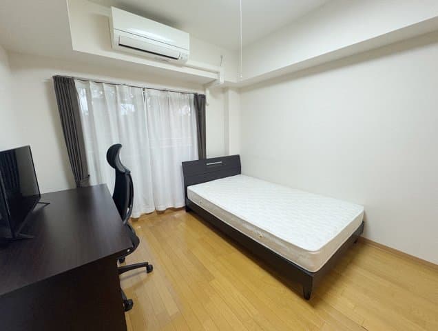 Room image 8