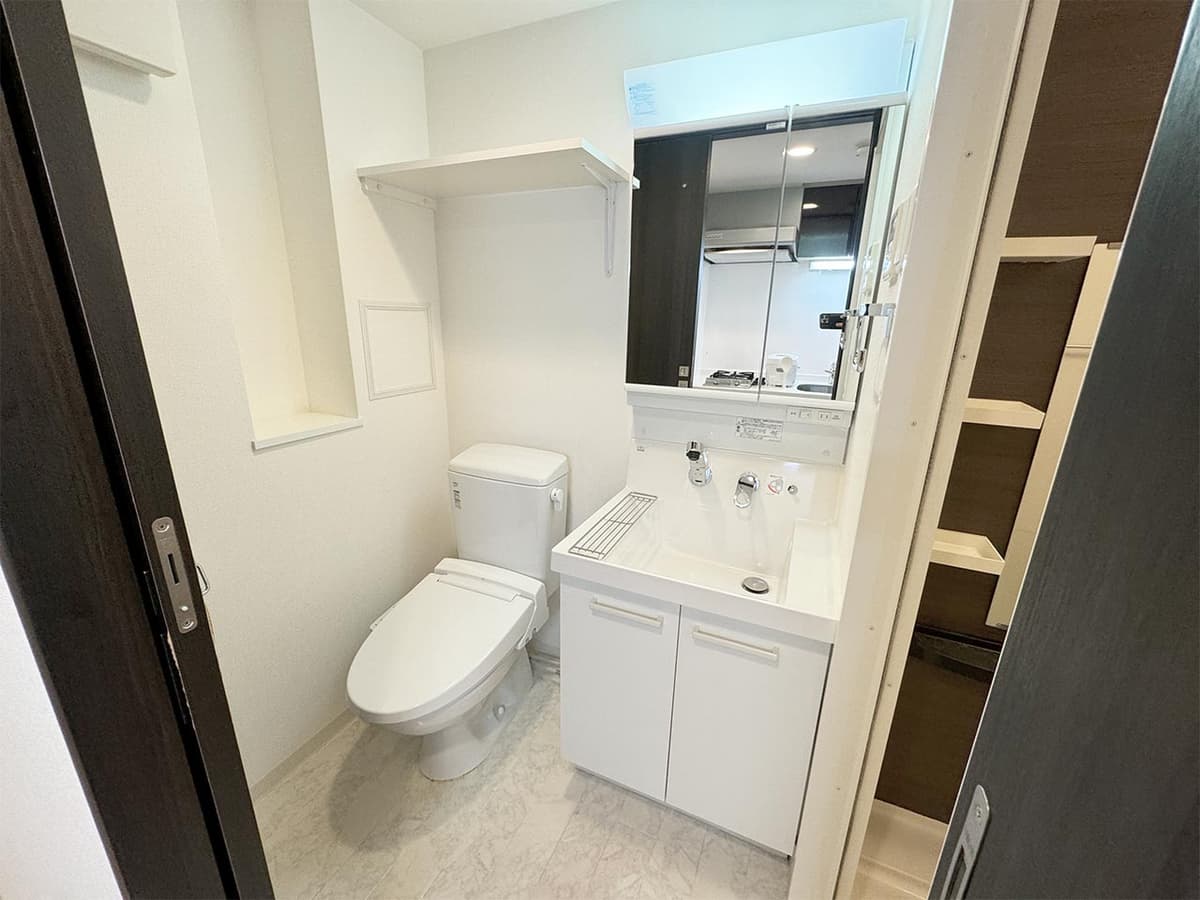 Room image 16