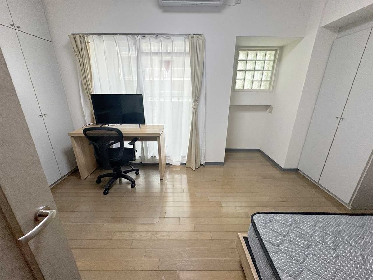 Room image 8