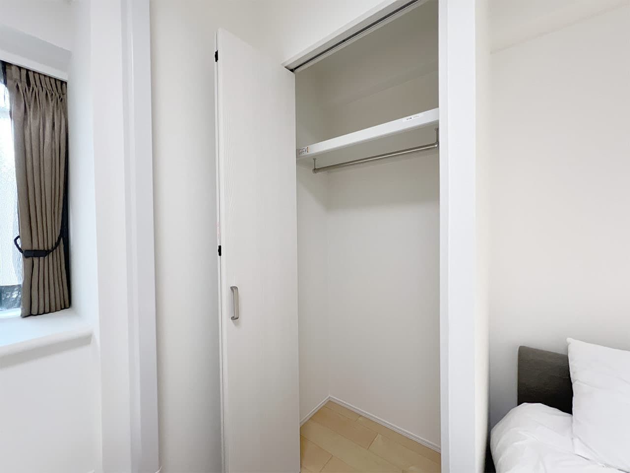 Room image 13