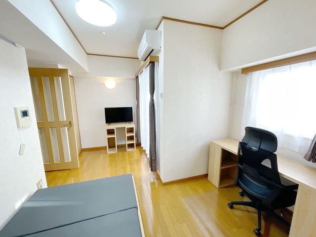 Room image 8