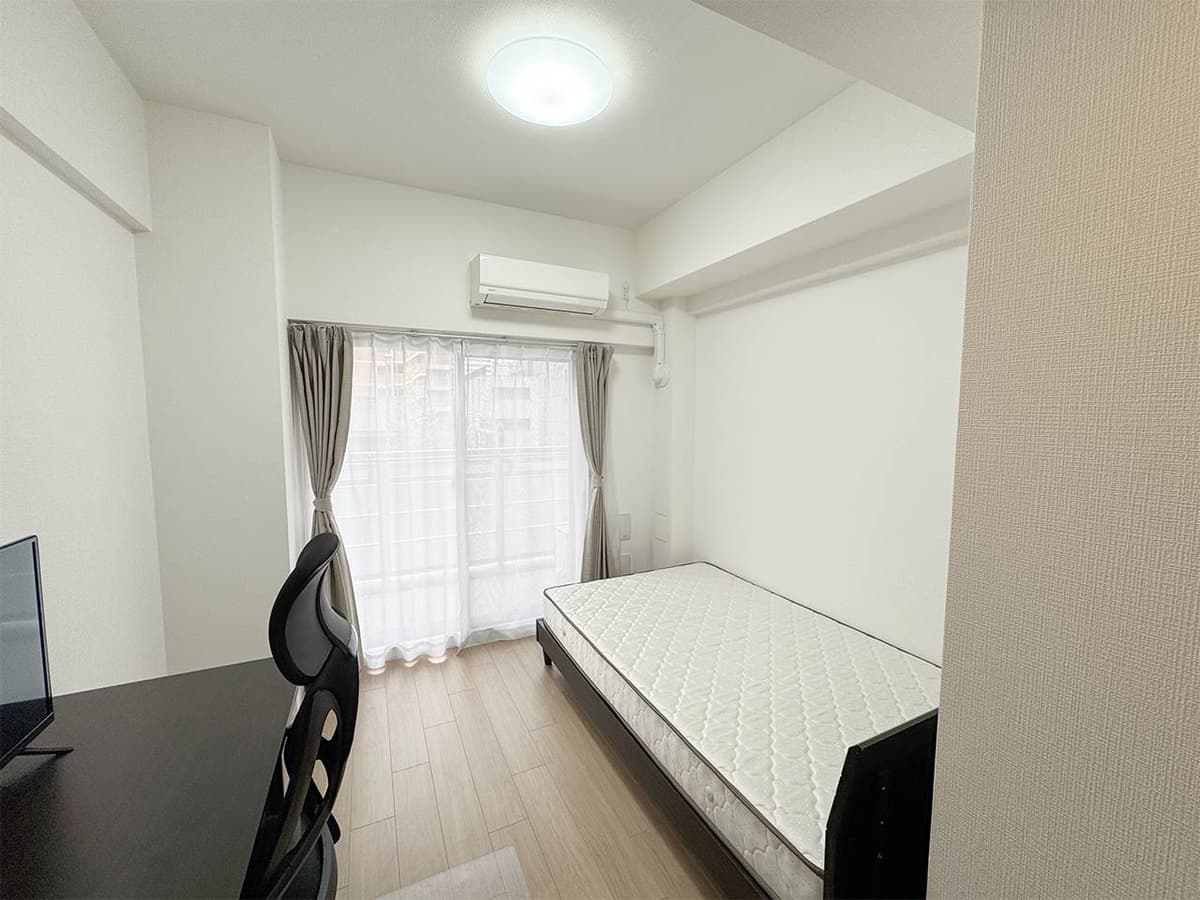 Room image 8