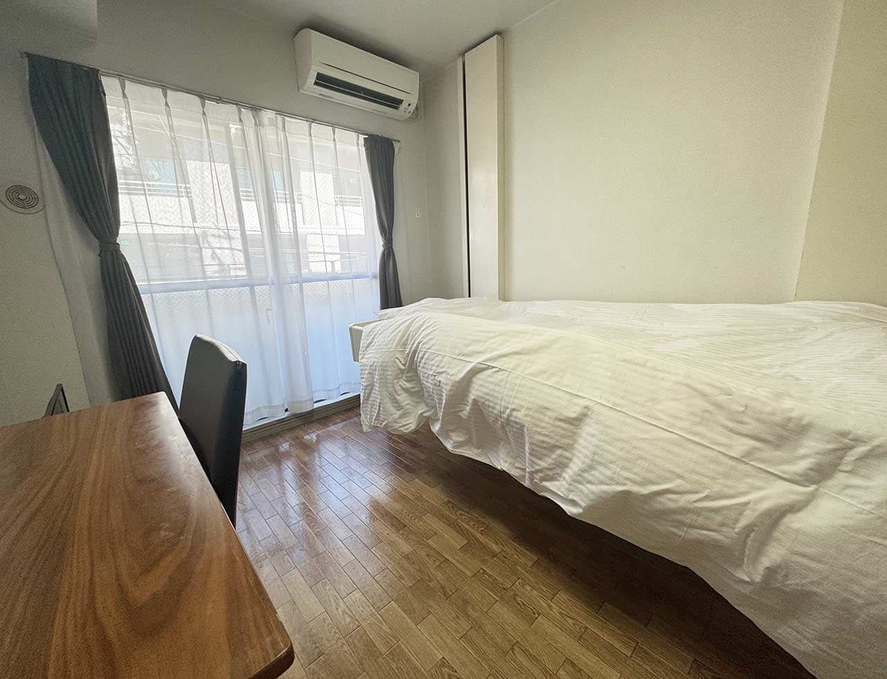 Room image 8