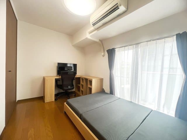 Room image 8