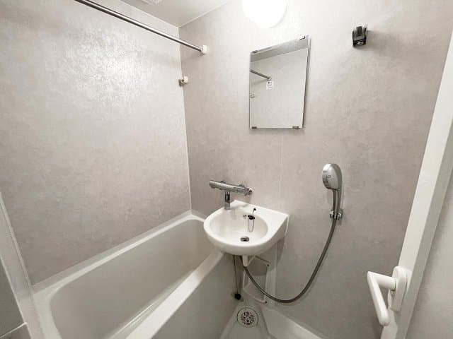 Room image 15