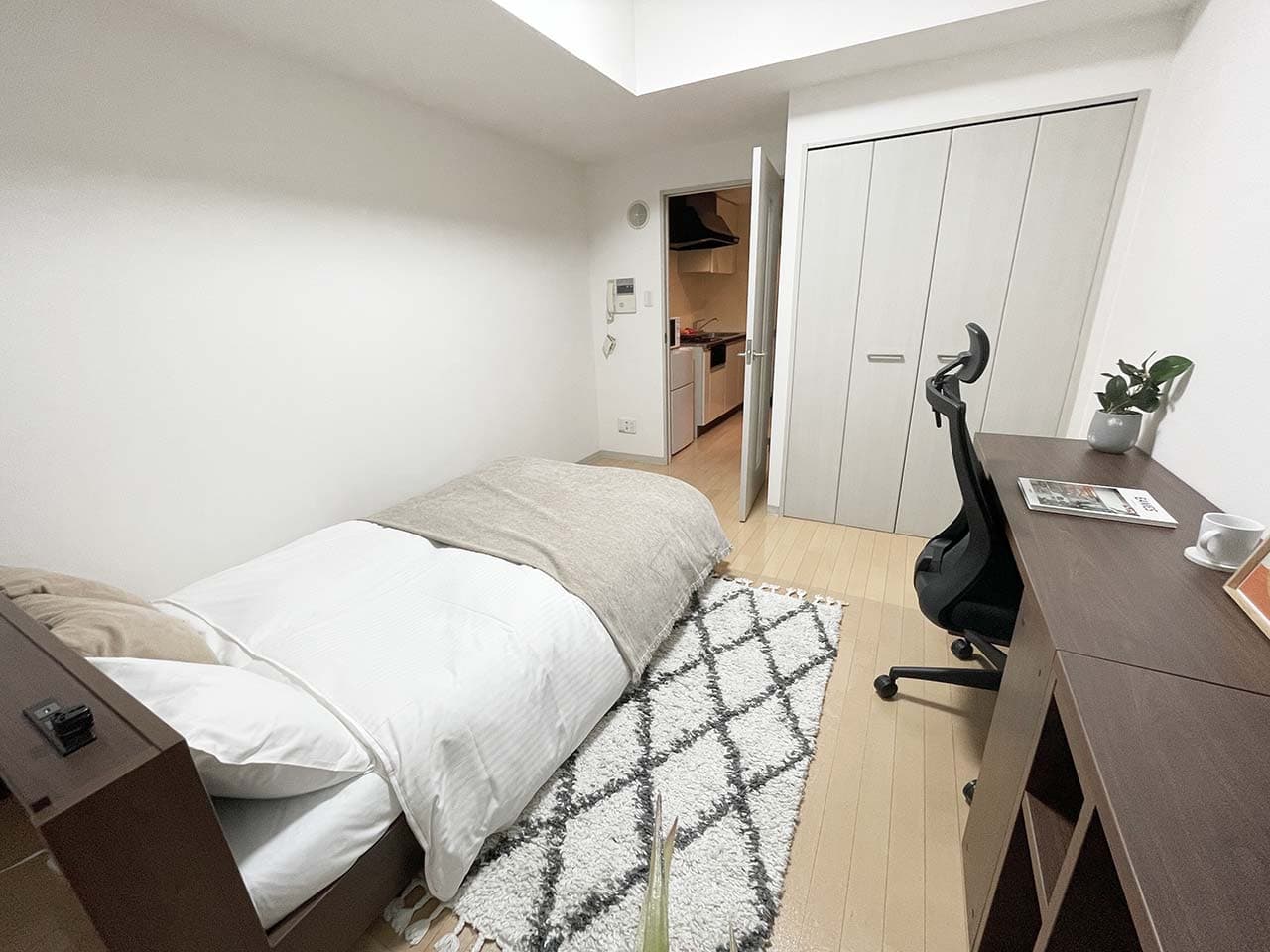 Room image 8