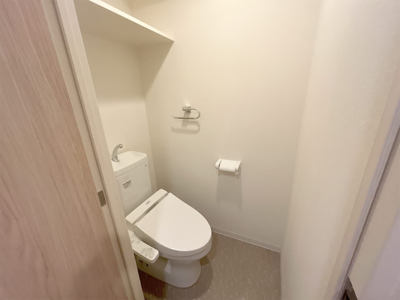 Room image 16