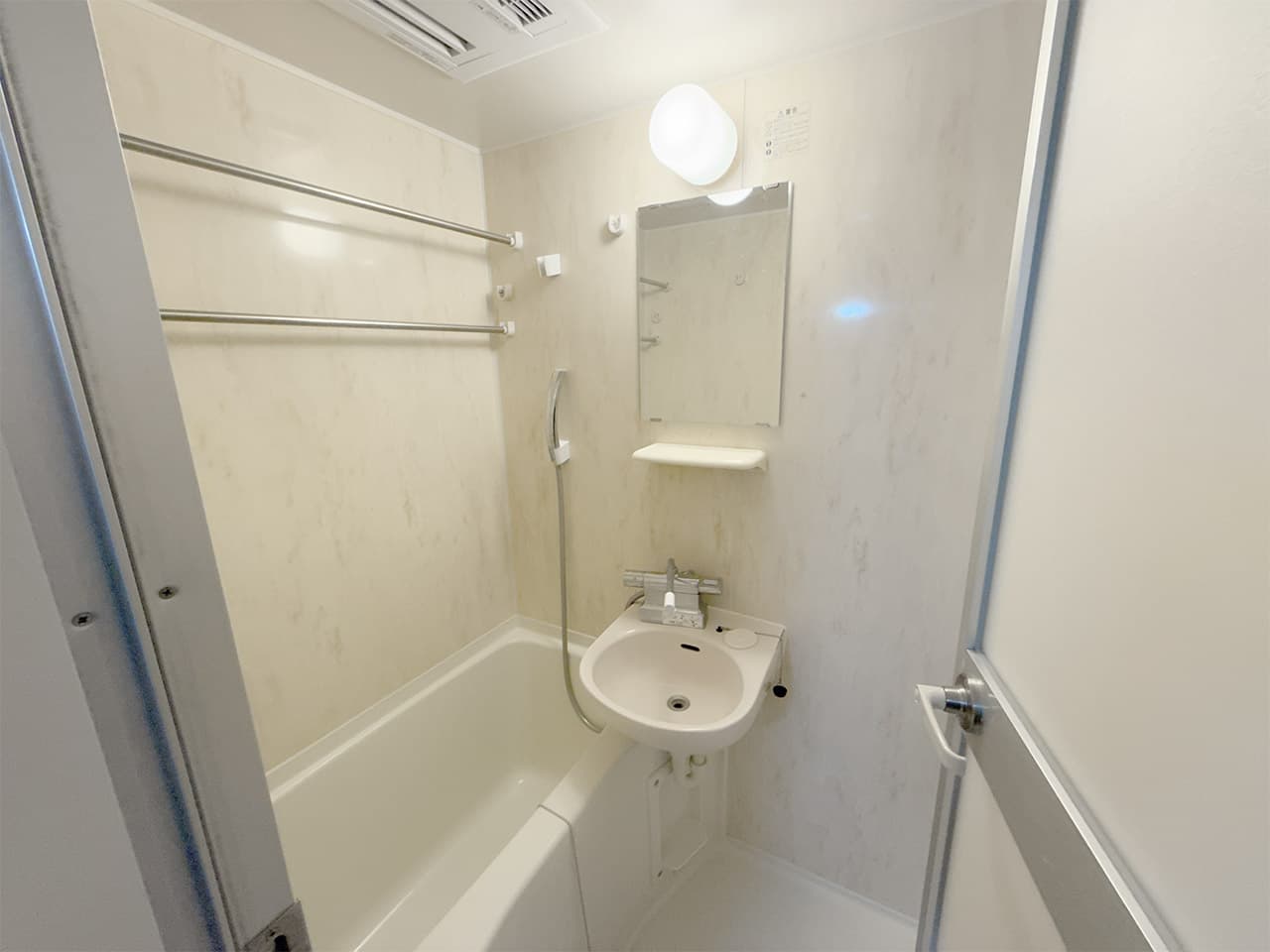 Room image 14