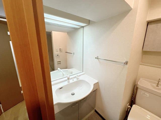 Room image 15