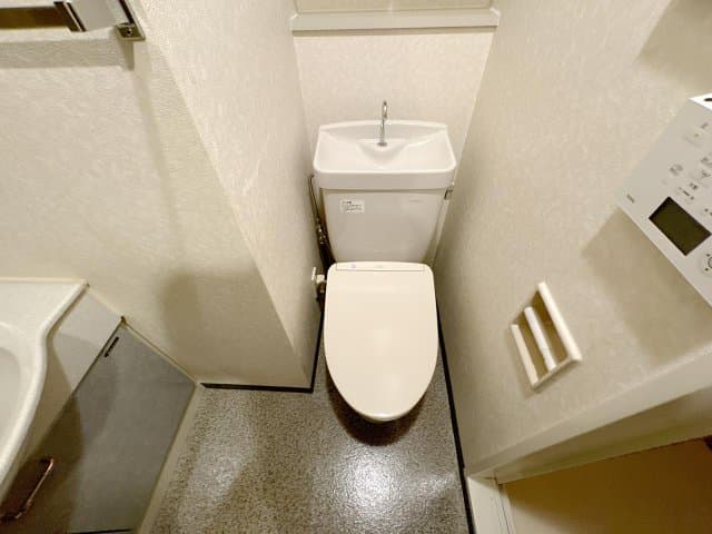 Room image 16