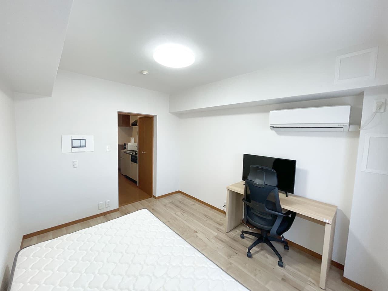 Room image 8