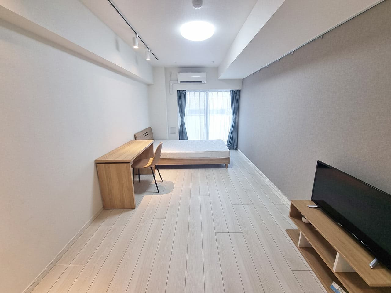 Room image 8