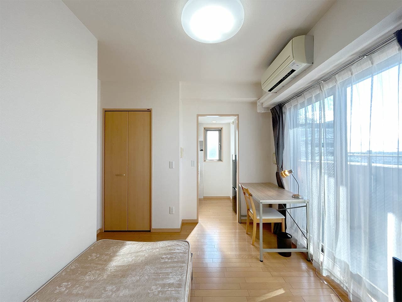 Room image 8