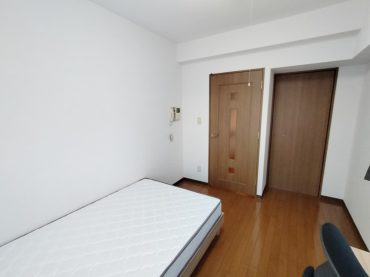 Room image 8