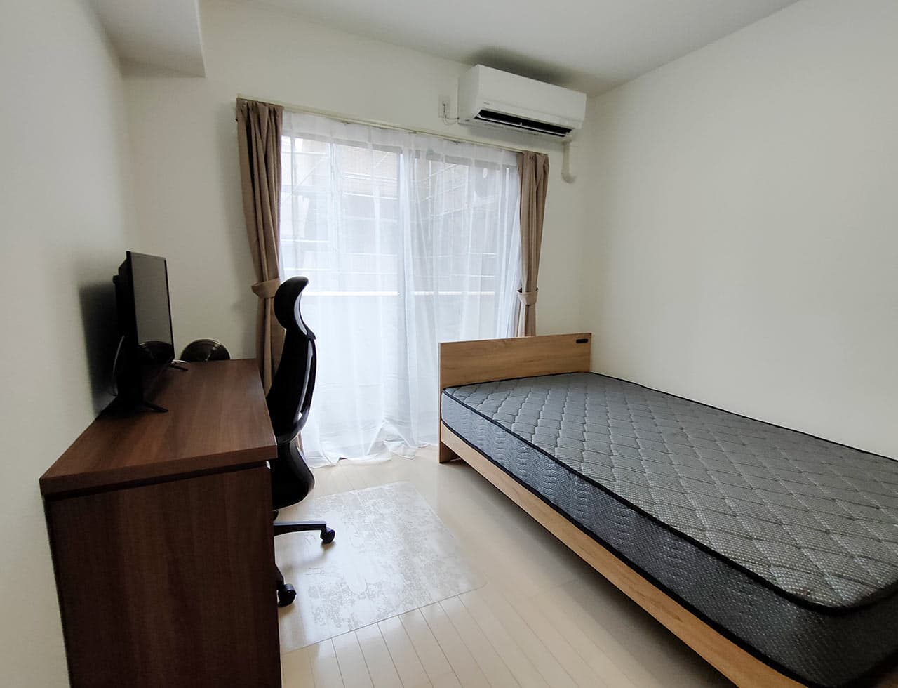 Room image 8