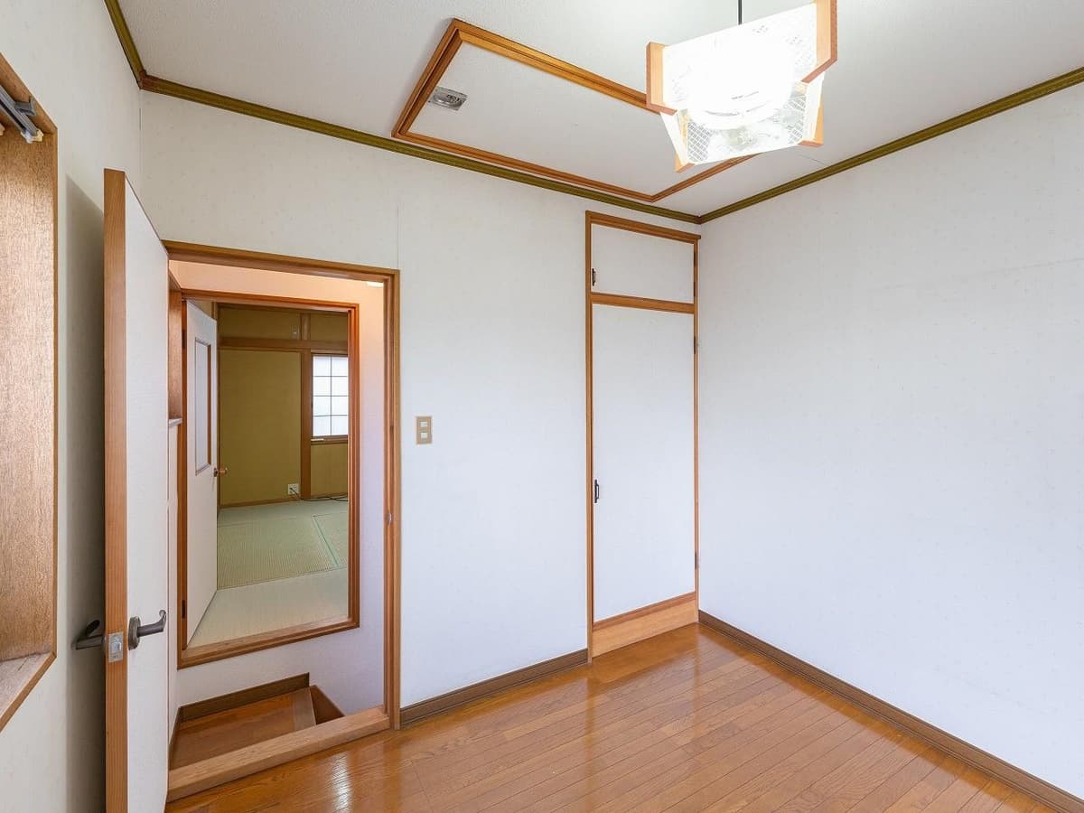 Room image 15