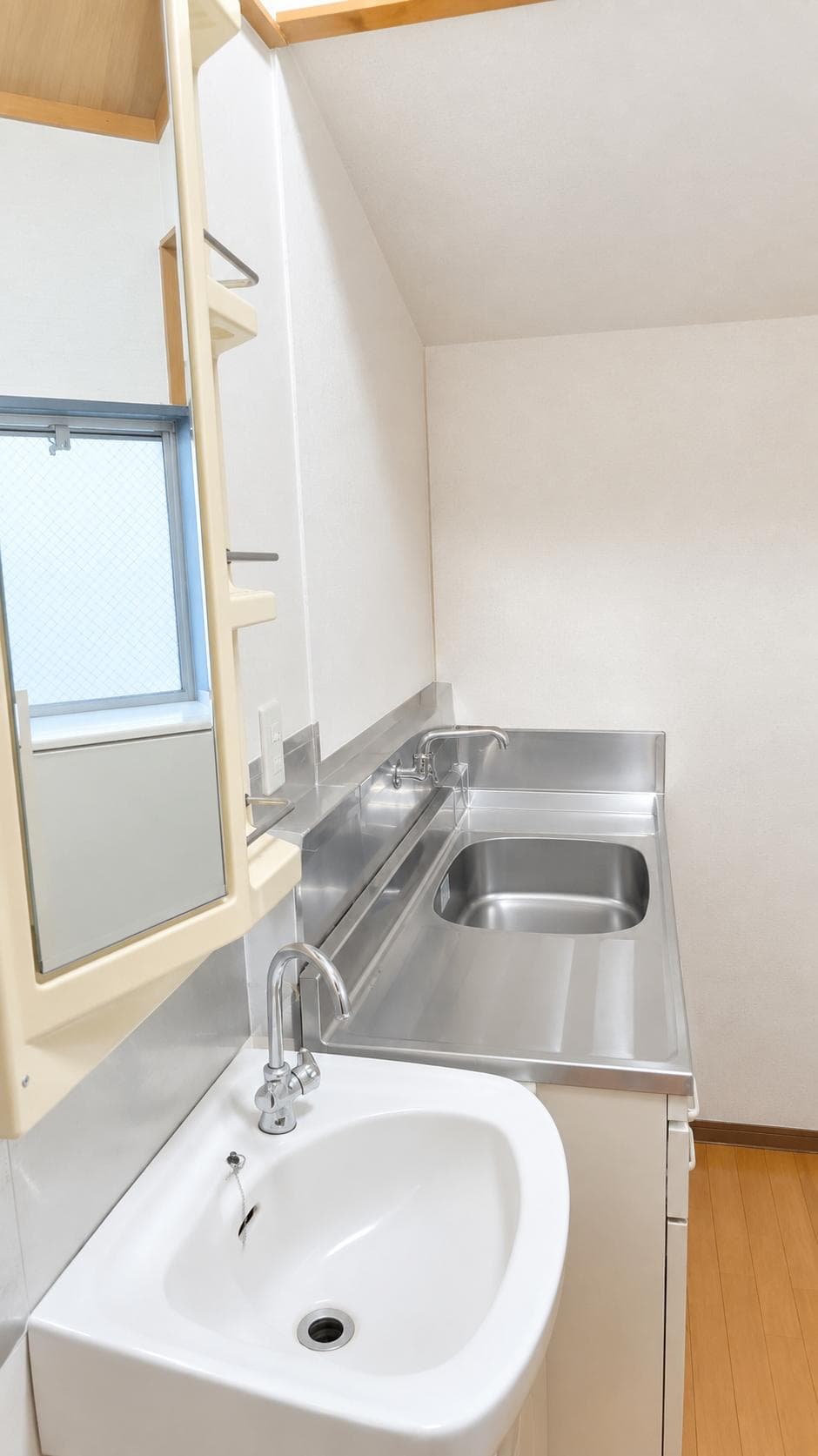 Room image 13
