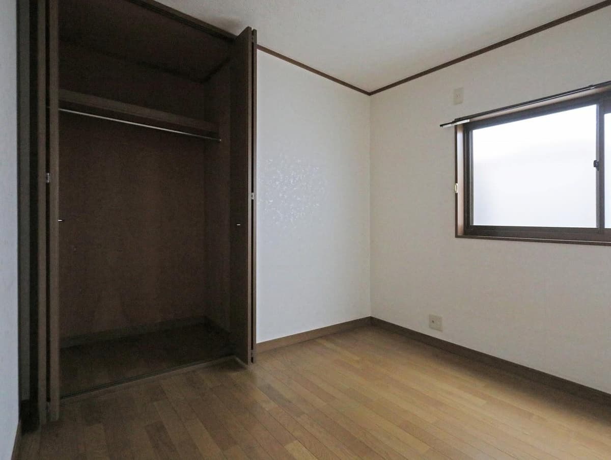 Room image 16