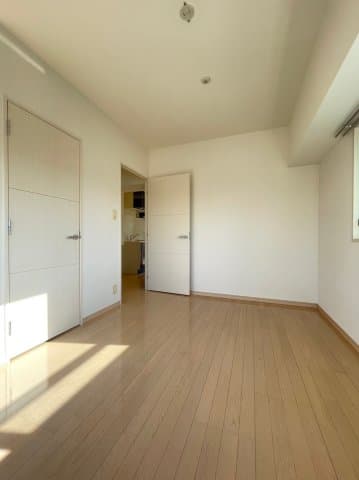 Room image 13