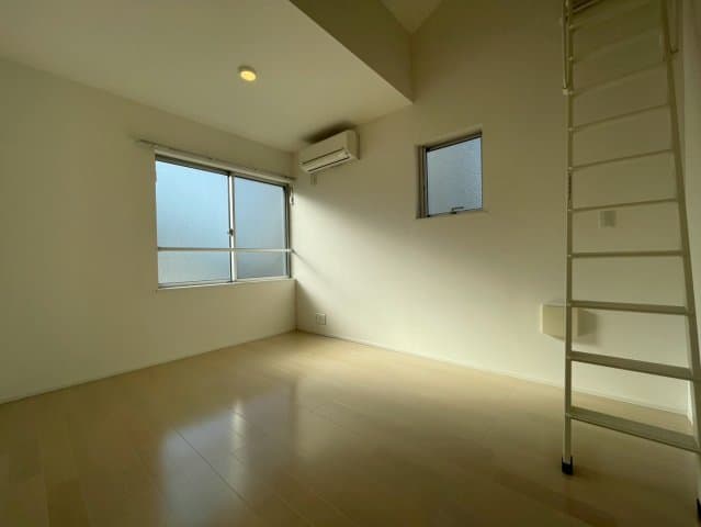 Room image 11