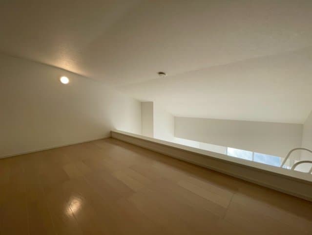 Room image 8