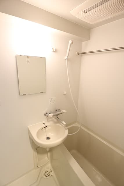 Room image 8