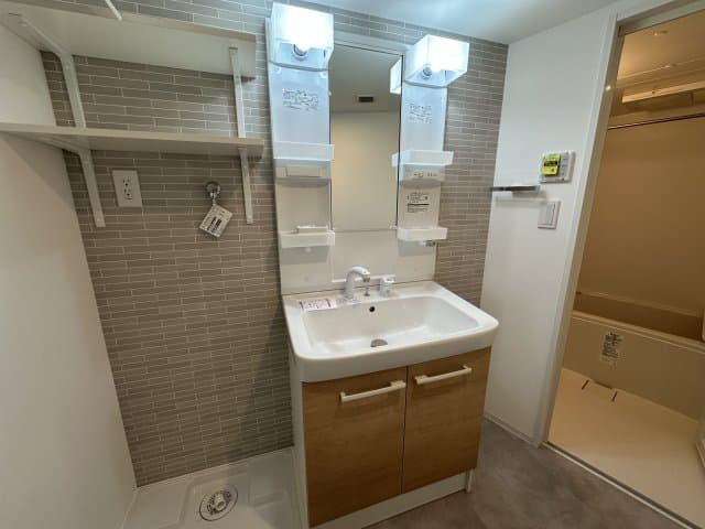 Room image 8