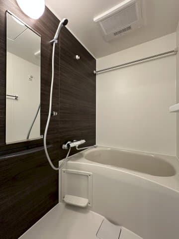 Room image 9