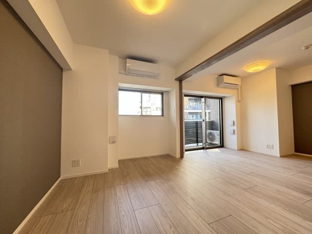 Room image 13