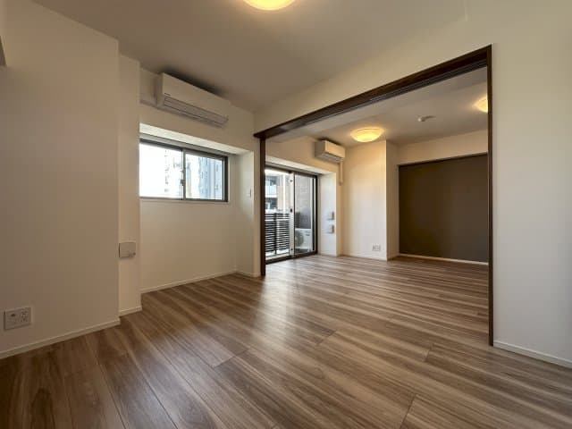 Room image 15