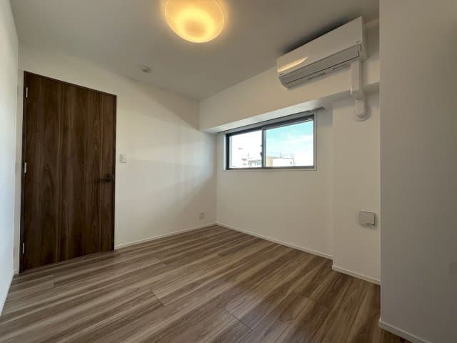 Room image 12