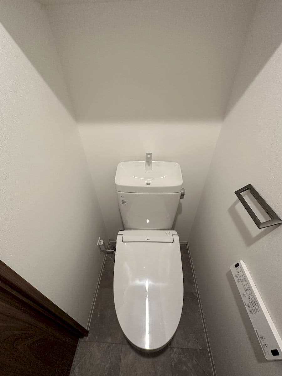Room image 16