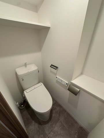 Room image 16